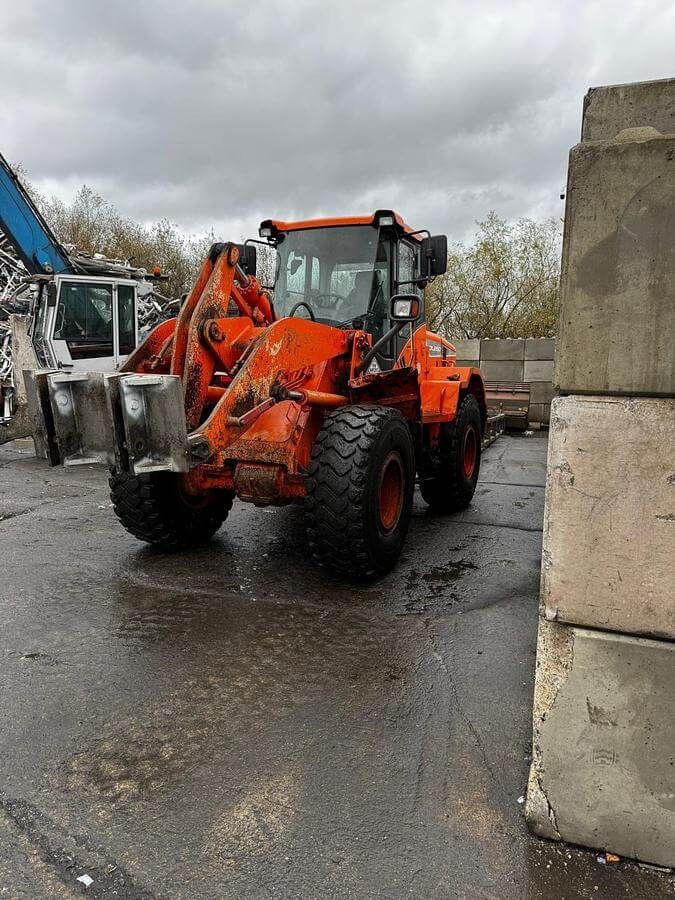 2018 Doosan DL250 01.jpg