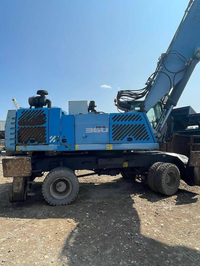 2012 Fuchs MHL360 02.jpg