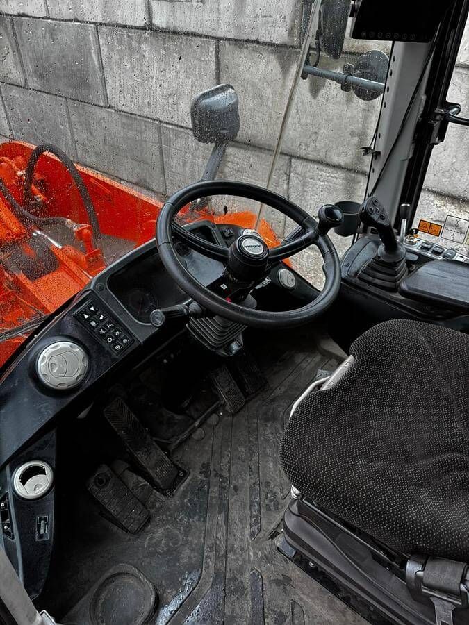 2018 Doosan DL250 08.jpg