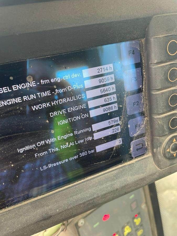 2012 Fuchs MHL360 07.jpg